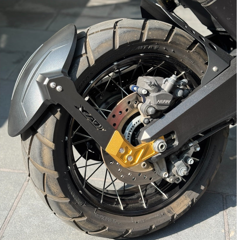 HONDA XADV 750 ACHTERSPATBORD GOUD GEMONTEERD