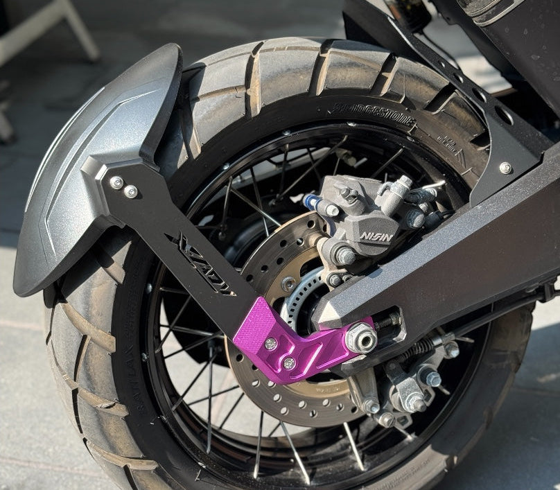 HONDA XADV 750 ACHTERSPATBORD PAARS GEMONTEERD
