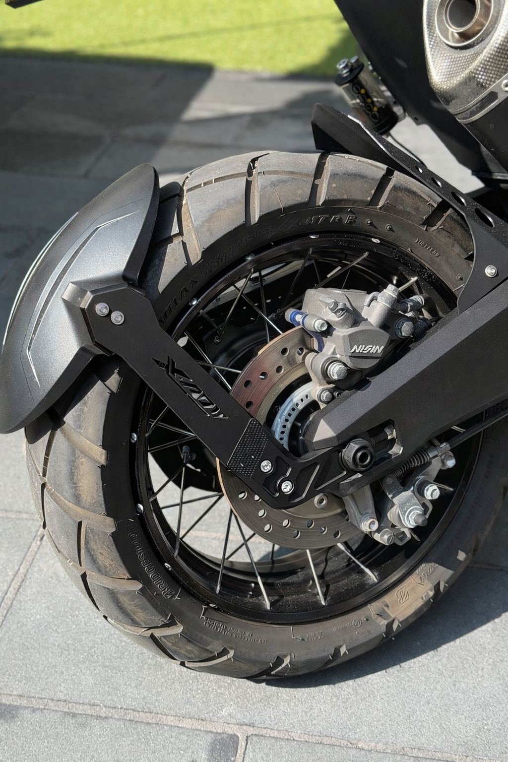 Honda X-ADV 750 achterspatbord zwart Cerakote gemonteerd – Natonix